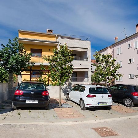 Apartment Goran ロヴィニ エクステリア 写真
