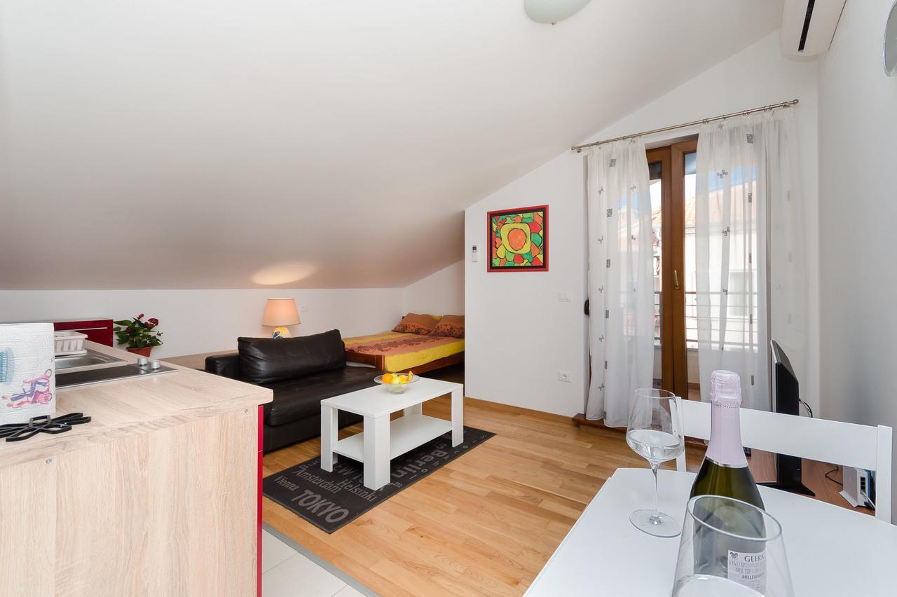 Apartment Goran ロヴィニ エクステリア 写真