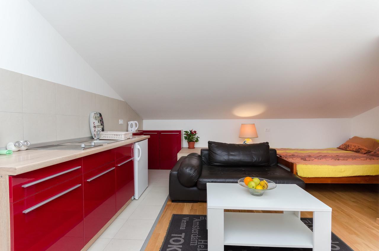 Apartment Goran ロヴィニ エクステリア 写真