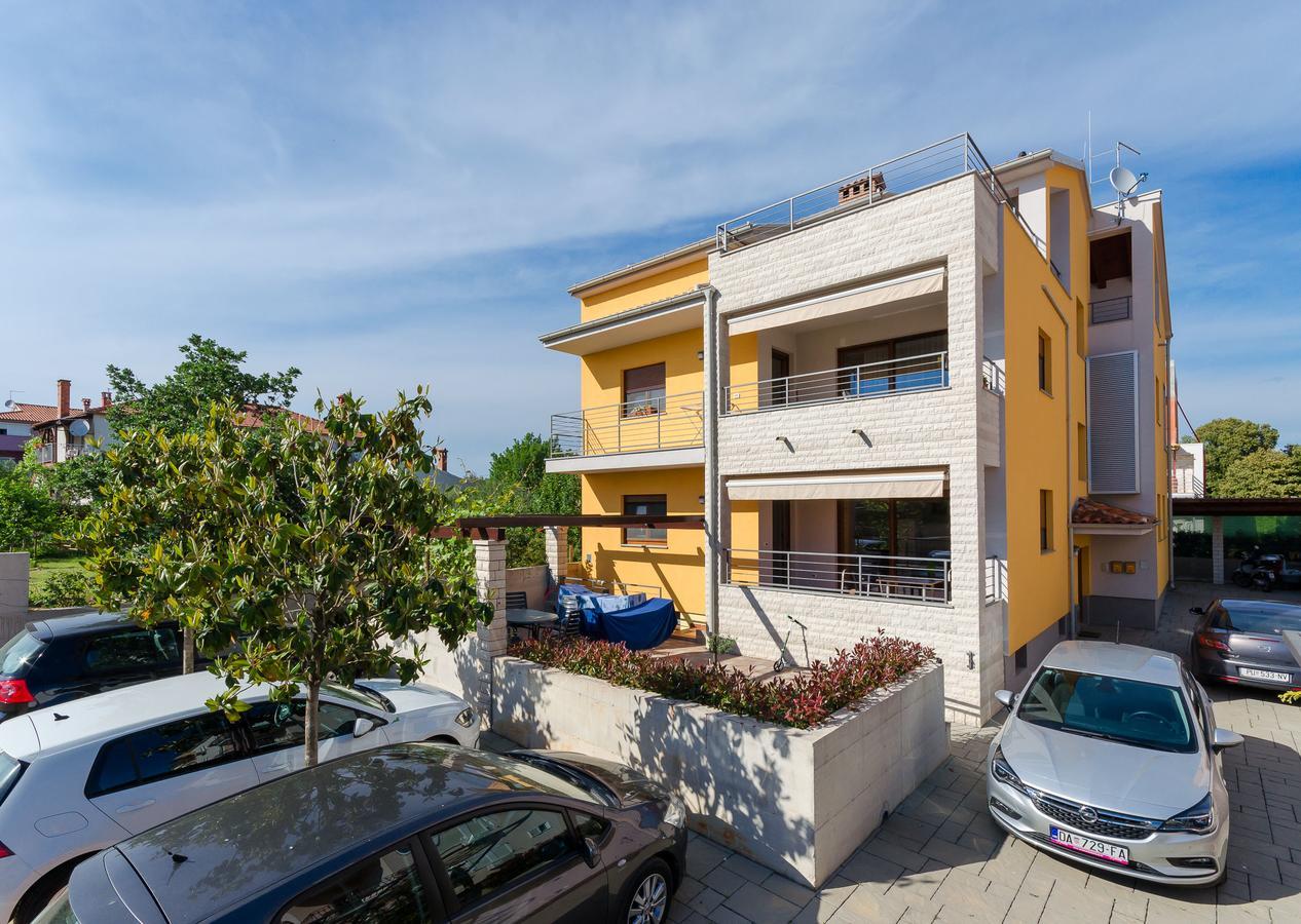 Apartment Goran ロヴィニ エクステリア 写真