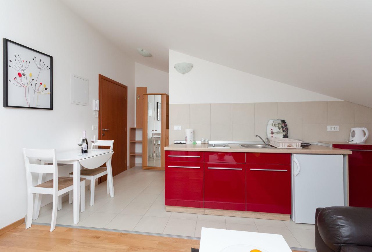 Apartment Goran ロヴィニ エクステリア 写真
