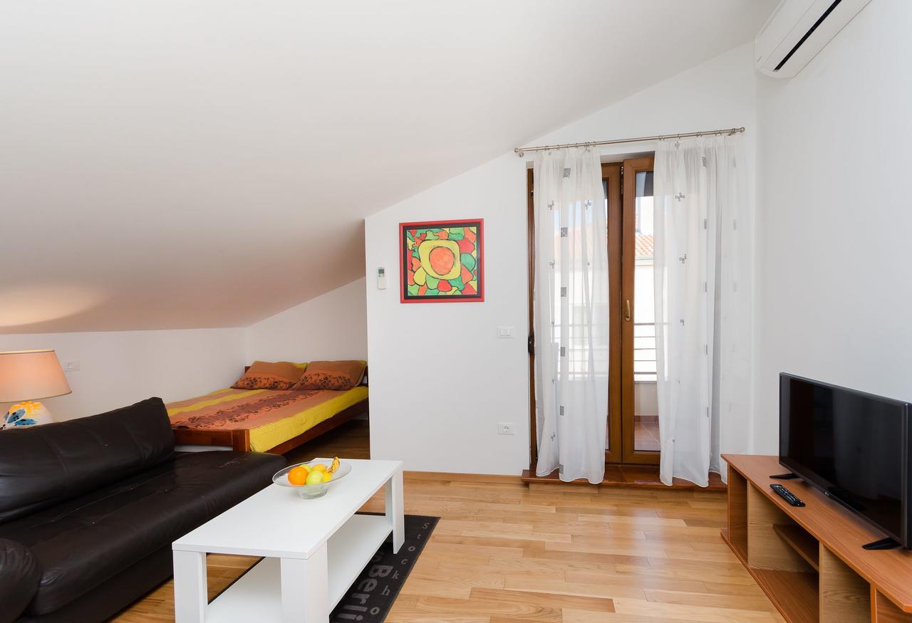 Apartment Goran ロヴィニ エクステリア 写真