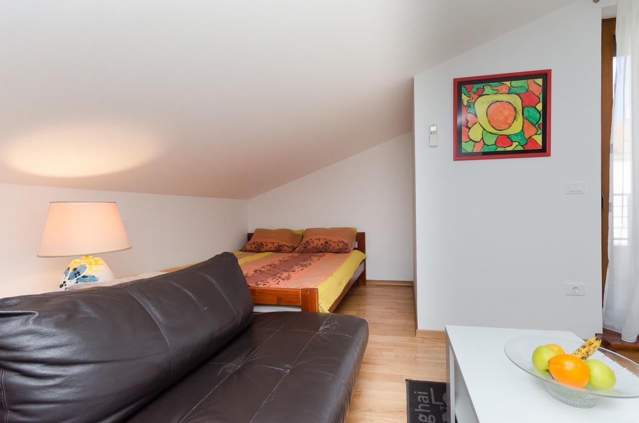 Apartment Goran ロヴィニ エクステリア 写真