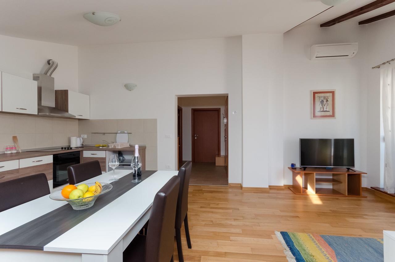 Apartment Goran ロヴィニ エクステリア 写真