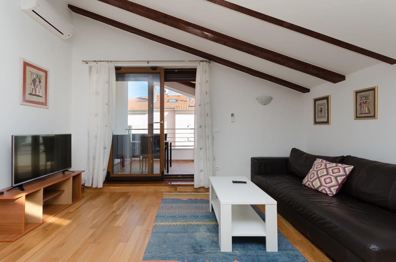 Apartment Goran ロヴィニ エクステリア 写真