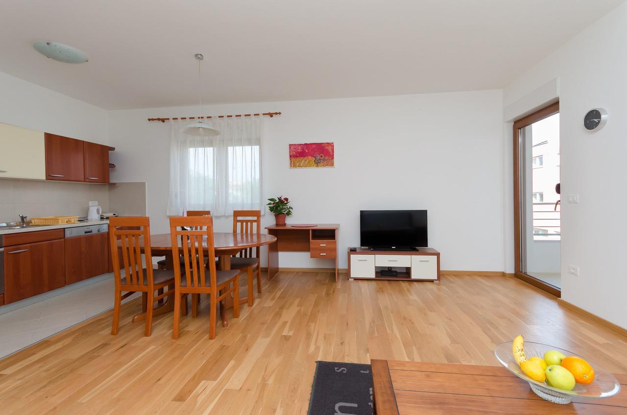 Apartment Goran ロヴィニ エクステリア 写真