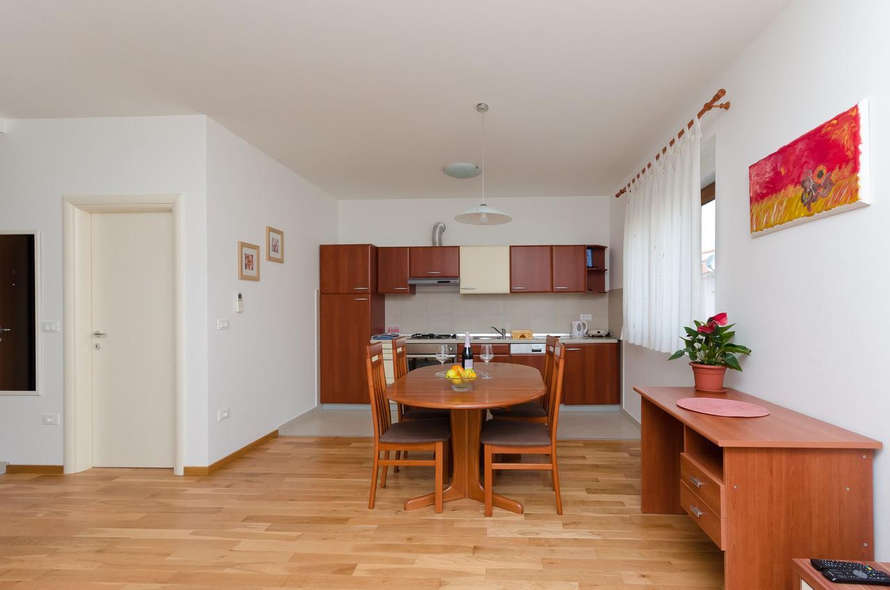 Apartment Goran ロヴィニ エクステリア 写真