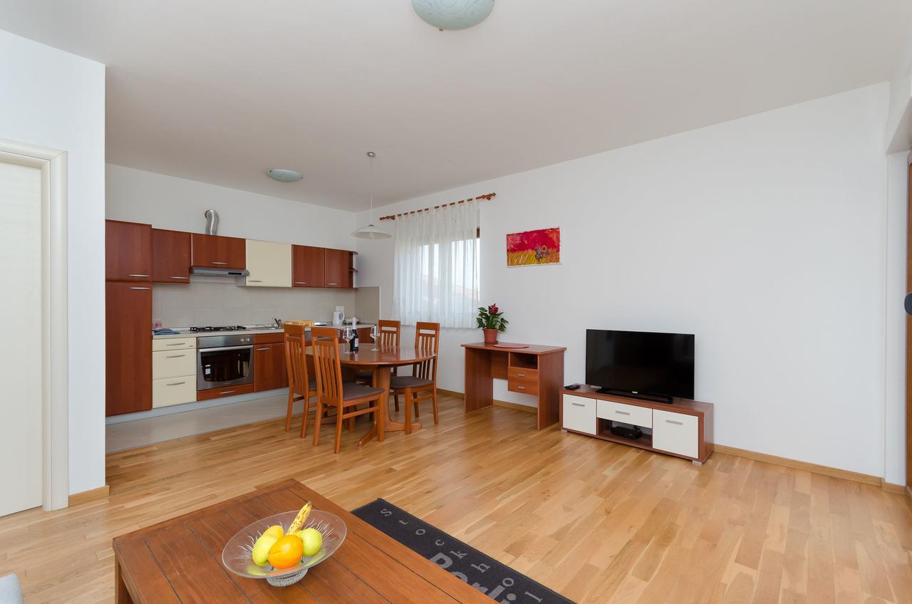 Apartment Goran ロヴィニ エクステリア 写真