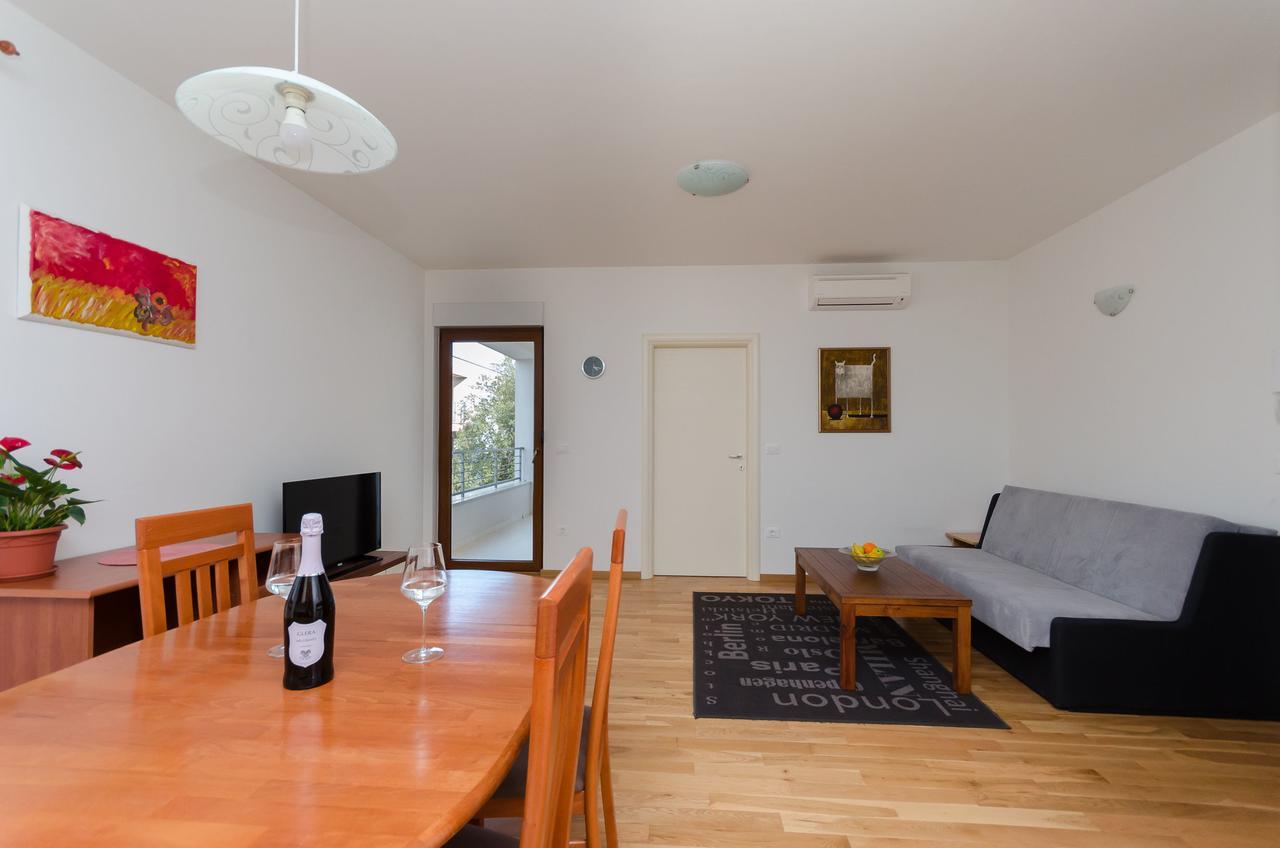 Apartment Goran ロヴィニ エクステリア 写真