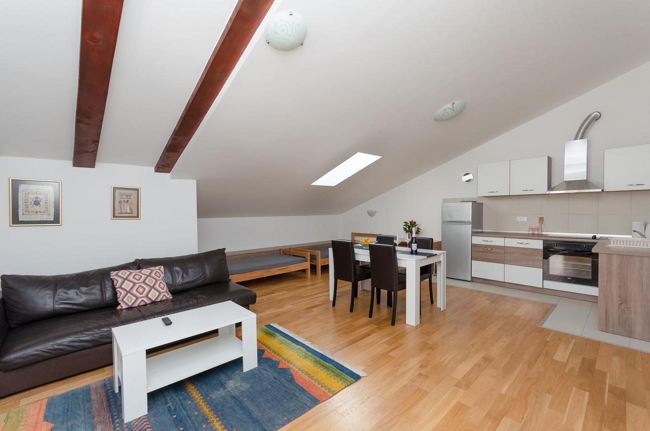Apartment Goran ロヴィニ エクステリア 写真
