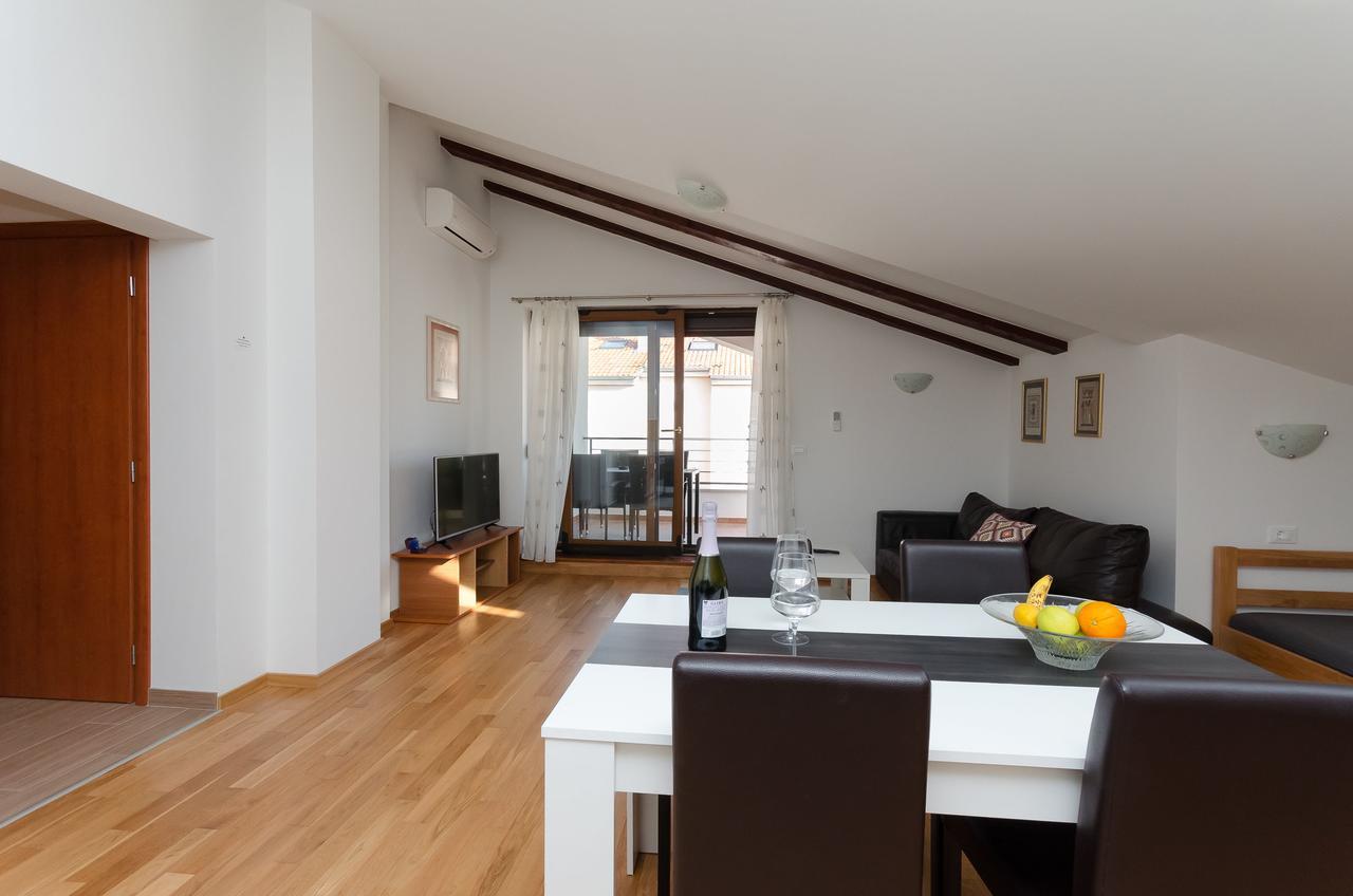 Apartment Goran ロヴィニ エクステリア 写真