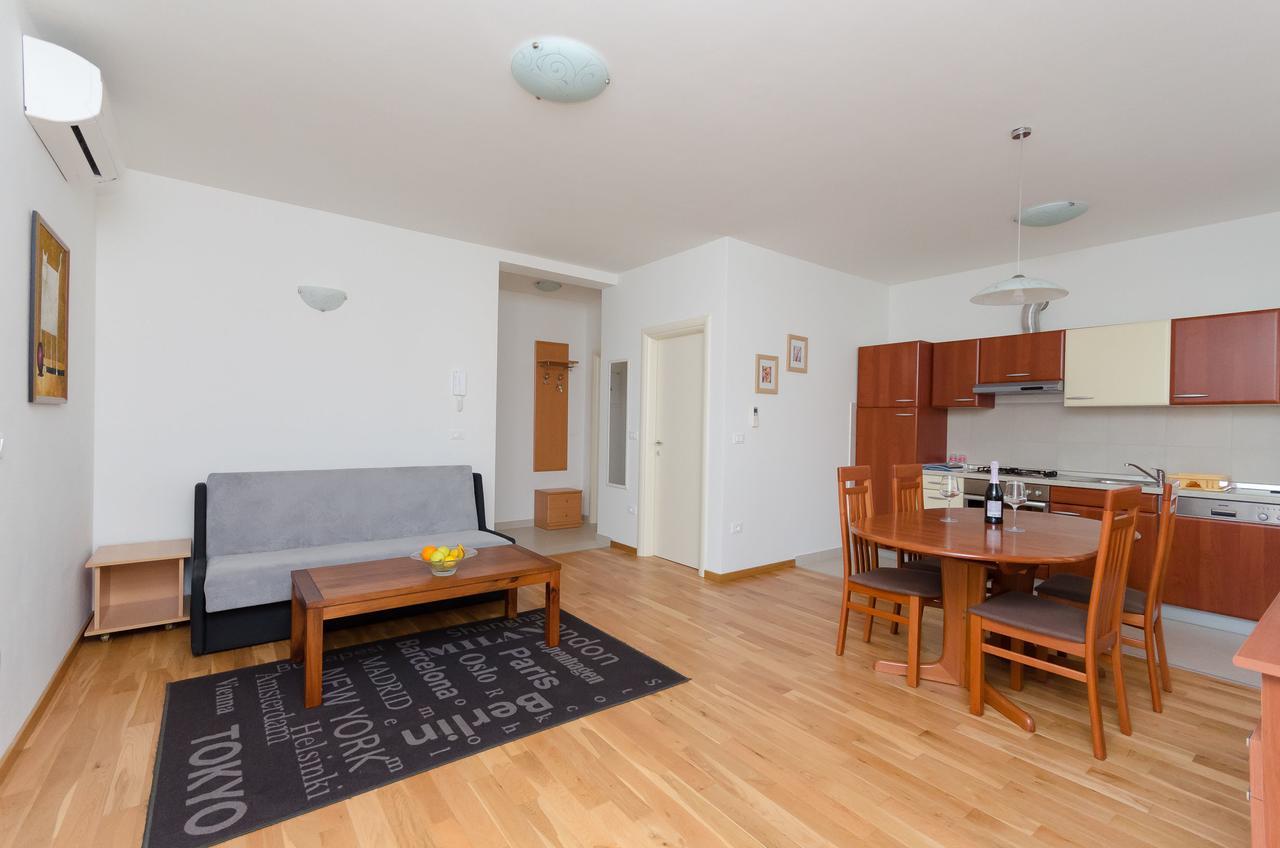Apartment Goran ロヴィニ エクステリア 写真