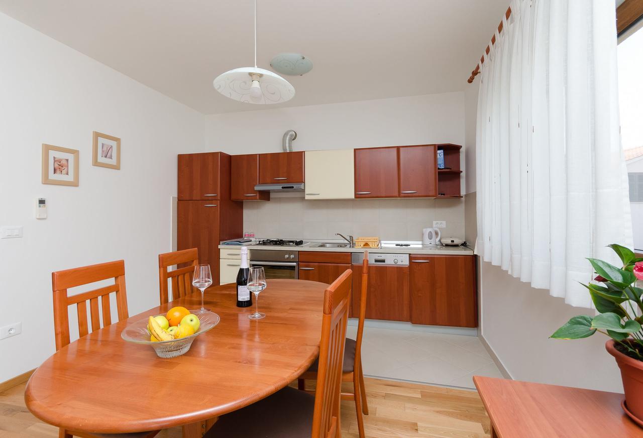 Apartment Goran ロヴィニ エクステリア 写真